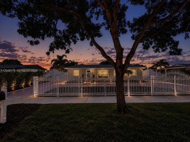 2 of 25 - 20501 Nw 44th Court, Miami Gardens, FL