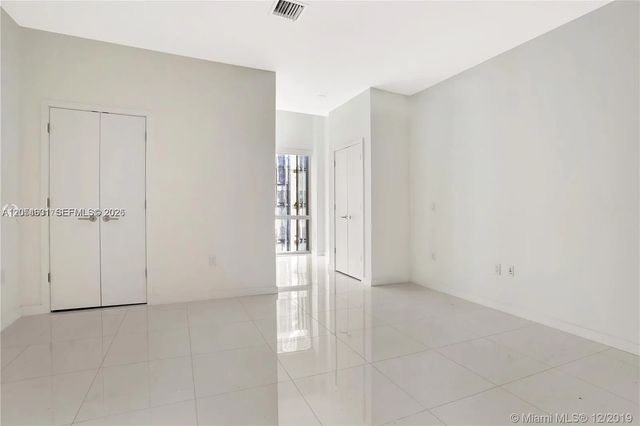 5 of 13 - 851 Ne 1st Avenue #504, Miami, FL