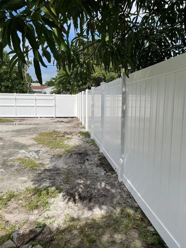 5 of 6 - 2015 Washington Street, Hollywood, FL