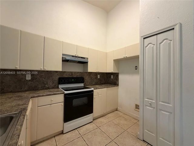 2 of 24 - 1661 Se 28th Street #204, Homestead, FL