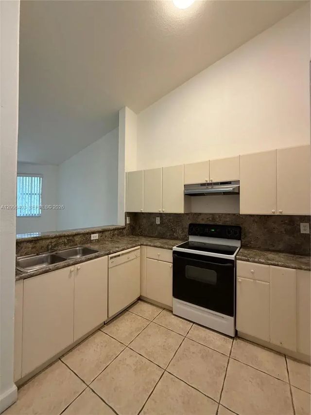 3 of 24 - 1661 Se 28th Street #204, Homestead, FL