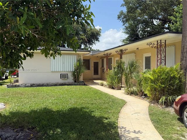 4 of 15 - 1570 Ne 130th Street, North Miami, FL