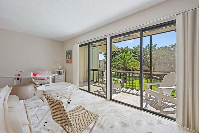 4 of 26 - 18480 Se Wood Haven Lane #j, Jupiter, FL