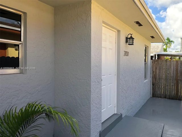 5 of 17 - 2735 Nw 27th Street, Miami, FL