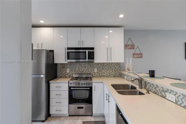 5 of 17 - 1461 S Ocean Boulevard #222, Lauderdale-By-The-Sea, FL