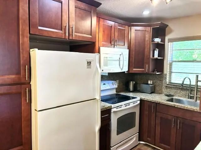 2 of 22 - 237 Farnham J, Deerfield Beach, FL