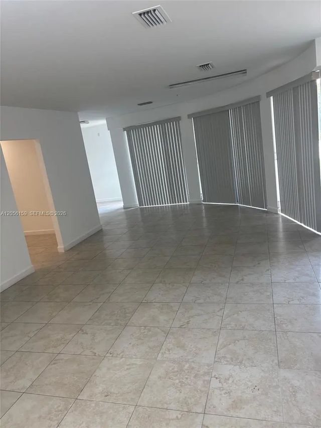 4 of 6 - 710 E 9th Street, Hialeah, FL