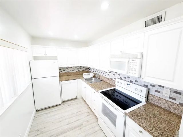 4 of 37 - 2710 Riverside Drive #201-a, Coral Springs, FL