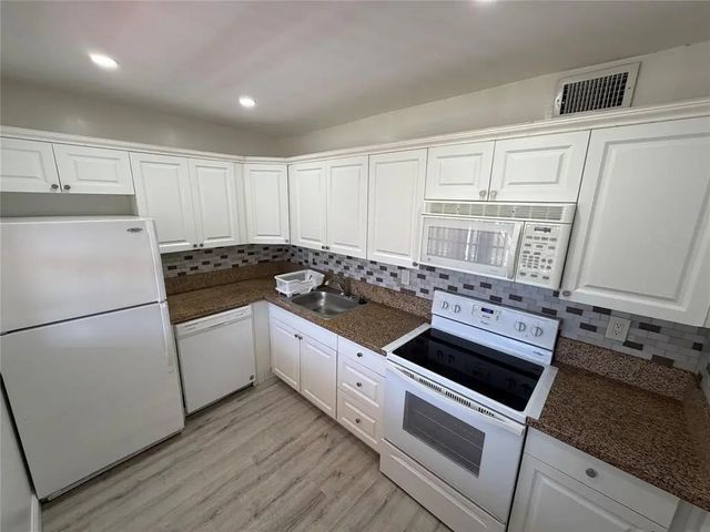 5 of 37 - 2710 Riverside Drive #201-a, Coral Springs, FL