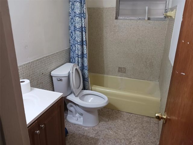 3 of 9 - 7757 Se Embassy Boulevard, Miramar, FL