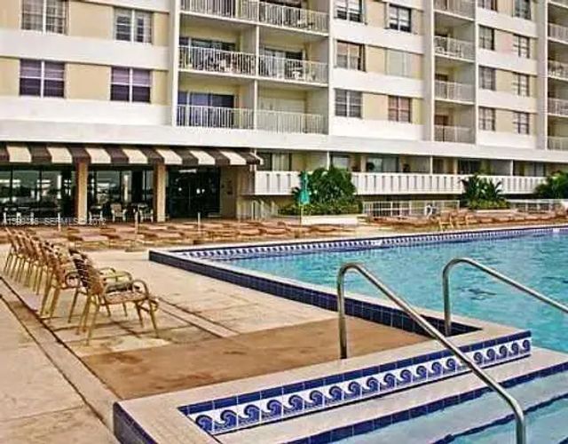 3 of 11 - 500 Bayview Drive #122, Sunny Isles Beach, FL