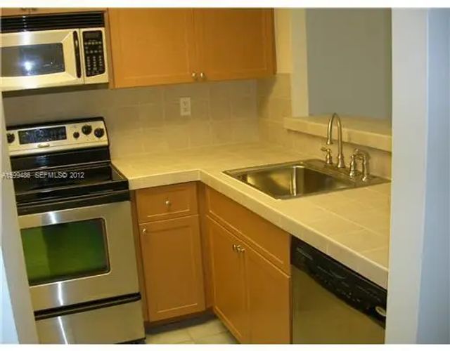 4 of 11 - 500 Bayview Drive #122, Sunny Isles Beach, FL