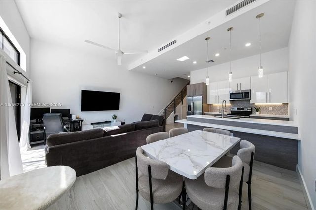 4480 Nw 8th Place, Plantation