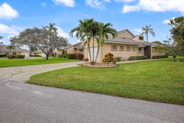 2 of 37 - 6845 Fountains Circle, Lake Worth, FL