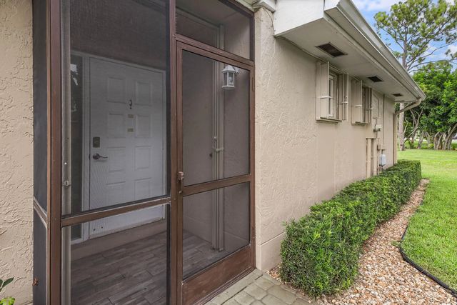 4 of 37 - 6845 Fountains Circle, Lake Worth, FL