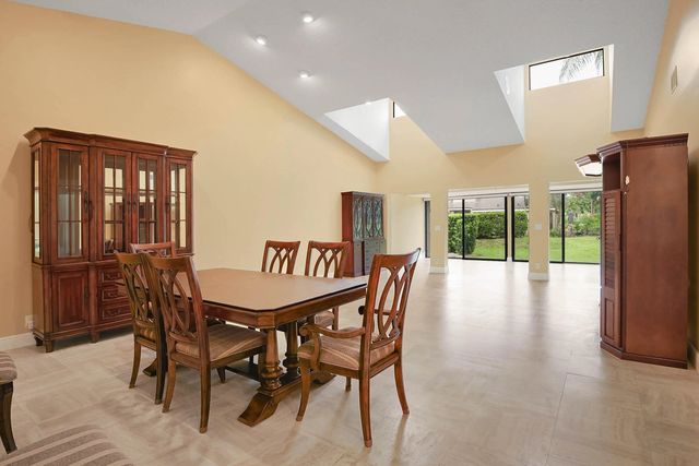 5 of 37 - 6845 Fountains Circle, Lake Worth, FL
