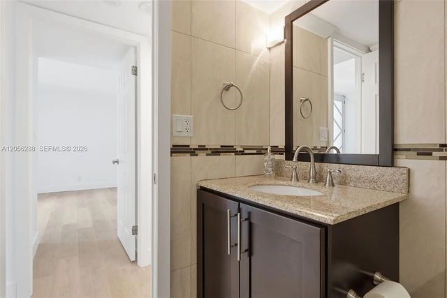 4 of 15 - 18181 Ne 31st Court #807, Aventura, FL