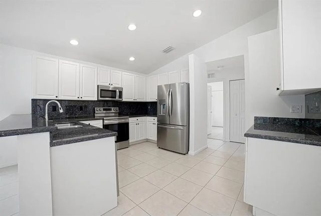 5 of 81 - 7639 Tarpon Cove Circle, Lake Worth, FL