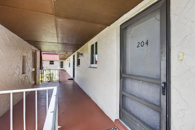 5 of 42 - 12027 Greenway Circle S #204, Royal Palm Beach, FL