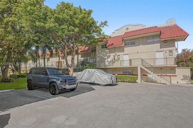 6709 N Kendall Drive #223, Pinecrest