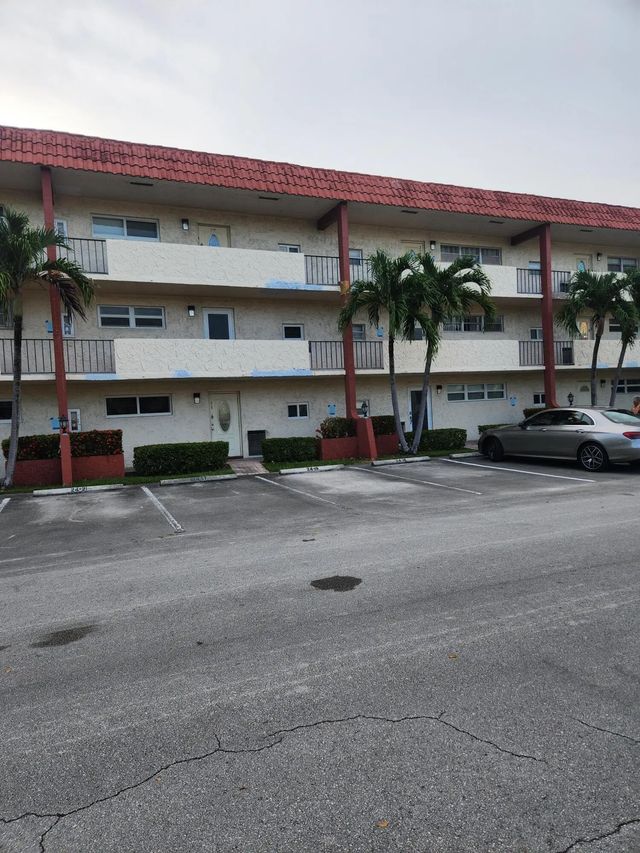 4 of 21 - 811 S Hollybrook Drive S #206, Pembroke Pines, FL