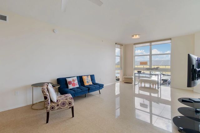 4 of 36 - 806 E Windward Way #405, Lantana, FL