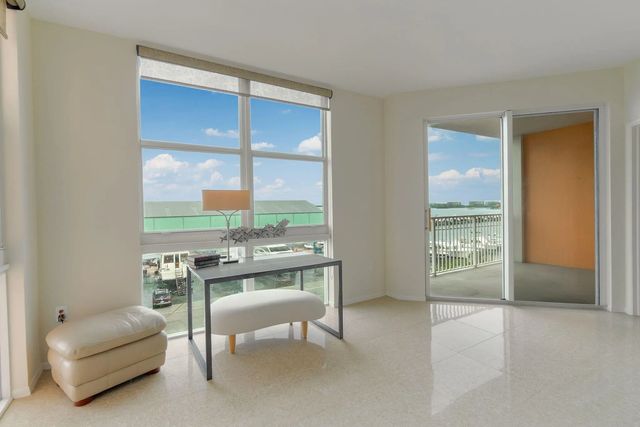 5 of 36 - 806 E Windward Way #405, Lantana, FL