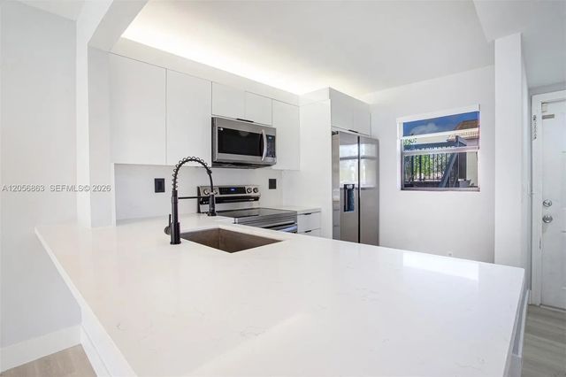 1000 Nw 106th Terrace #101, Pembroke Pines