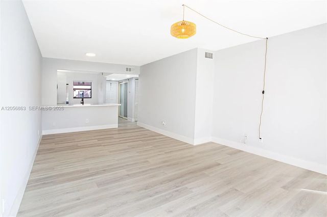 5 of 31 - 1000 Nw 106th Terrace #101, Pembroke Pines, FL