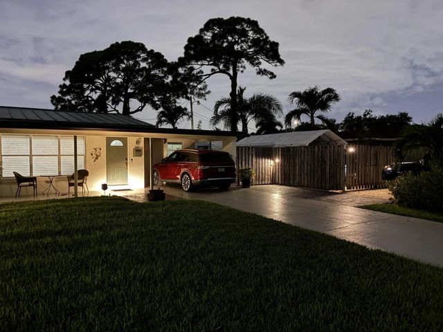 330 Ne 48th Street, Oakland Park