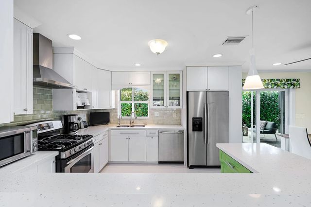 2 of 50 - 330 Ne 48th Street, Oakland Park, FL