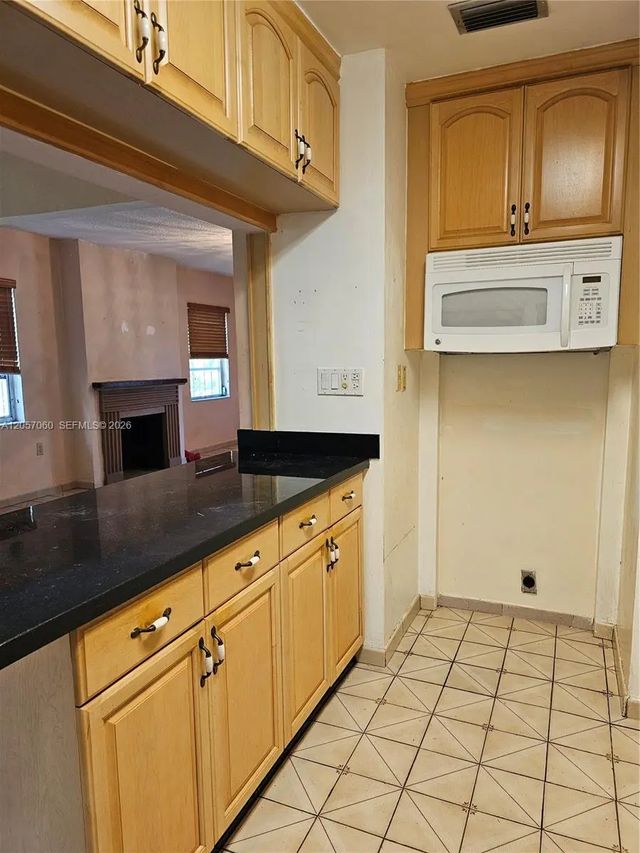4 of 18 - 310 Ponce De Leon Boulevard, Coral Gables, FL