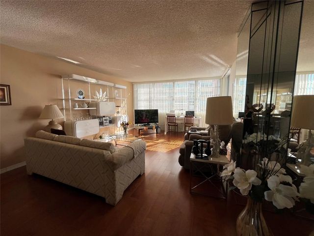 3 of 10 - 1400 S Ocean Drive #707, Hollywood, FL