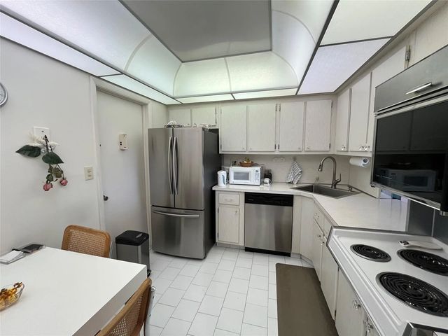 4 of 10 - 1400 S Ocean Drive #707, Hollywood, FL
