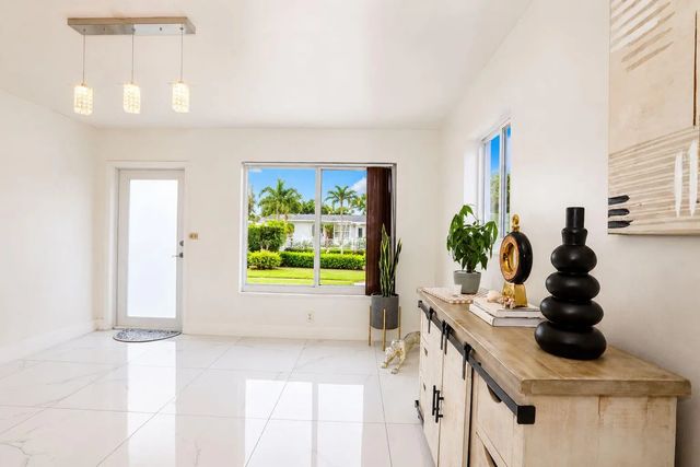 2 of 14 - 511 N 69th Way, Hollywood, FL