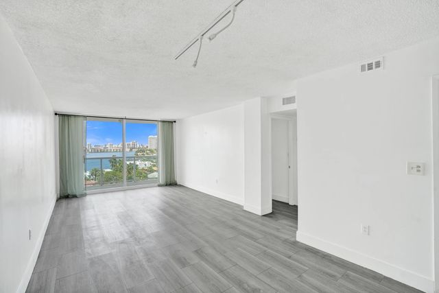 4 of 28 - 2841 Ne 163rd Street #1111, North Miami Beach, FL