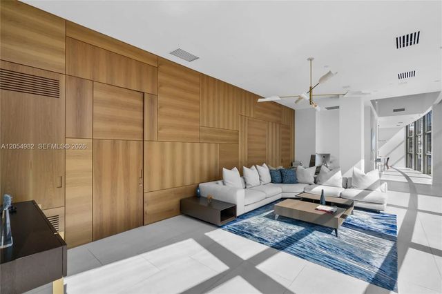 3 of 60 - 5875 Collins Avenue #401, Miami Beach, FL