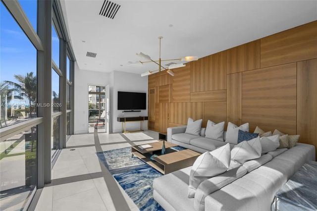 4 of 60 - 5875 Collins Avenue #401, Miami Beach, FL