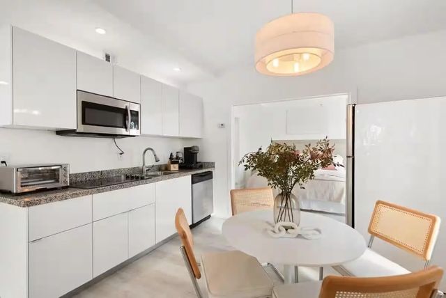 2 of 40 - 530 Ocean Drive, Miami Beach, FL