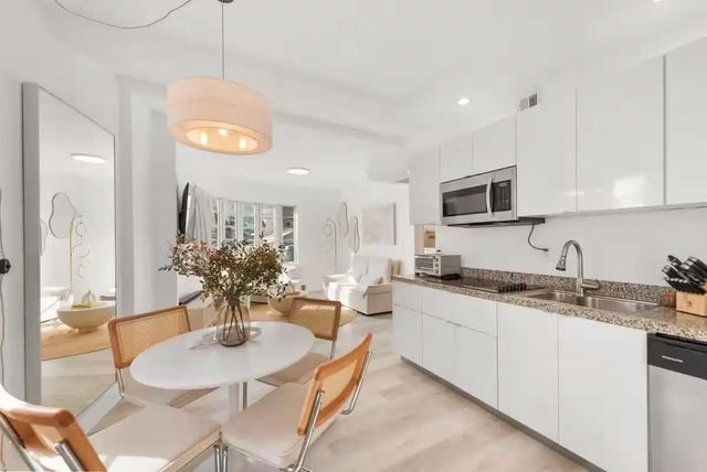 3 of 40 - 530 Ocean Drive, Miami Beach, FL
