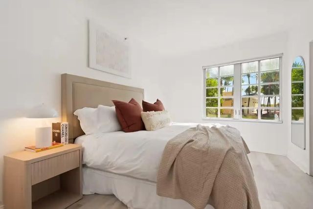 4 of 40 - 530 Ocean Drive, Miami Beach, FL