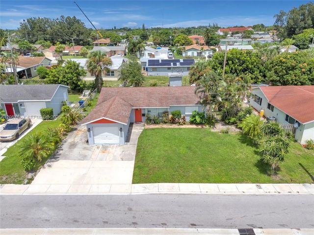 2 of 8 - 1320 W 26th Court, Riviera Beach, FL