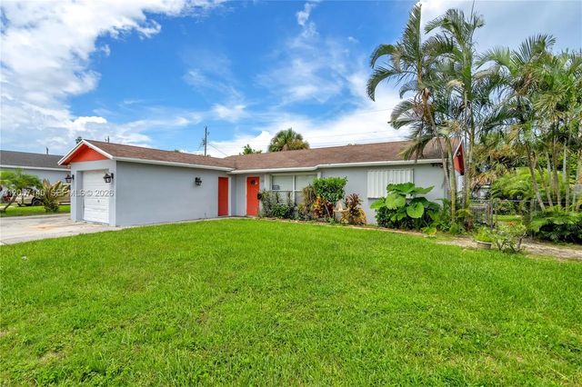 3 of 8 - 1320 W 26th Court, Riviera Beach, FL