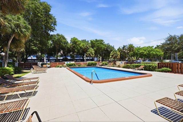 5 of 25 - 10777 W Sample Road #407, Coral Springs, FL