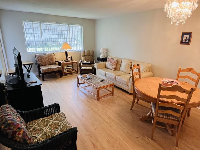 3 of 12 - 2812 S Garden Drive #206, Lake Worth, FL