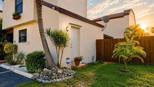 2 of 18 - 635 Nw 97th Place, Miami, FL