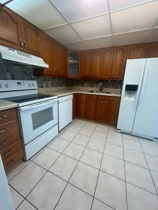 3 of 8 - 480 Executive Center Drive #2f, West Palm Beach, FL