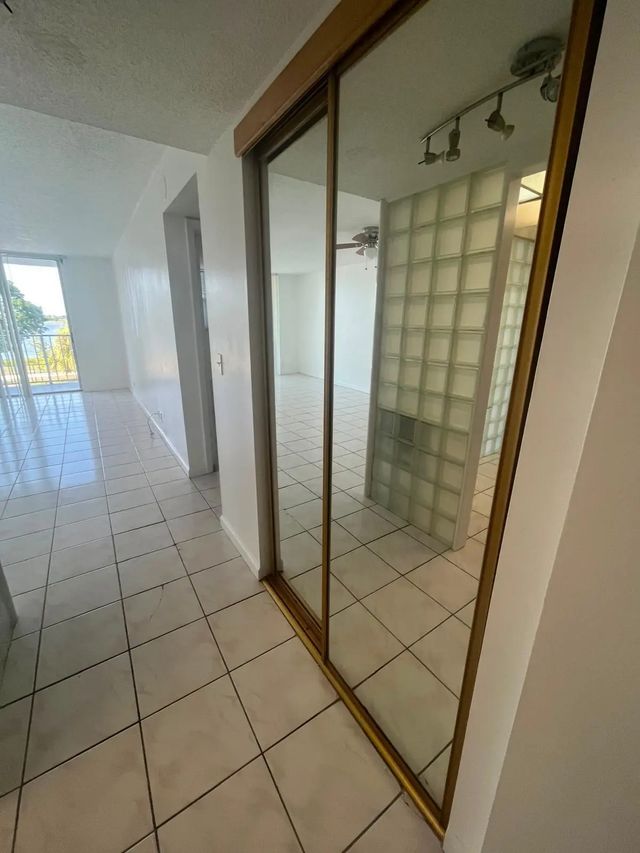 4 of 8 - 480 Executive Center Drive #2f, West Palm Beach, FL