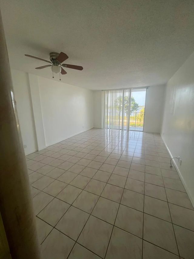 5 of 8 - 480 Executive Center Drive #2f, West Palm Beach, FL