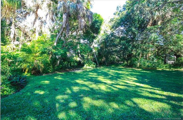 2 of 14 - 22 N Via Lucindia, Sewalls Point, FL